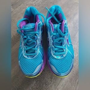 Brooks sneakers